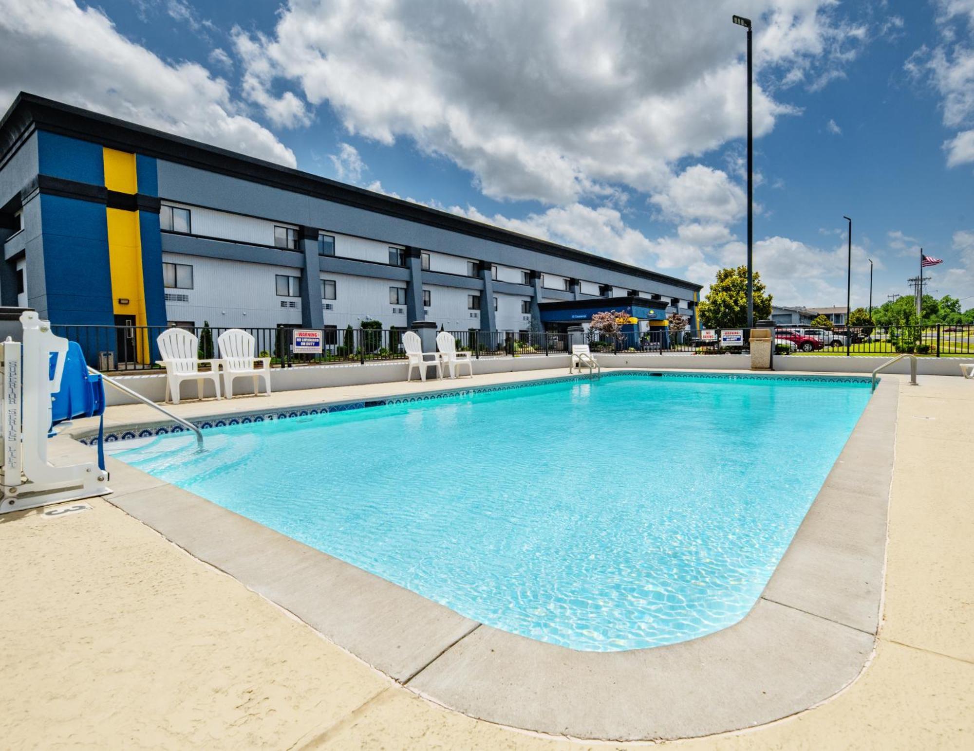 Days Inn By Wyndham Форт Смит Екстериор снимка