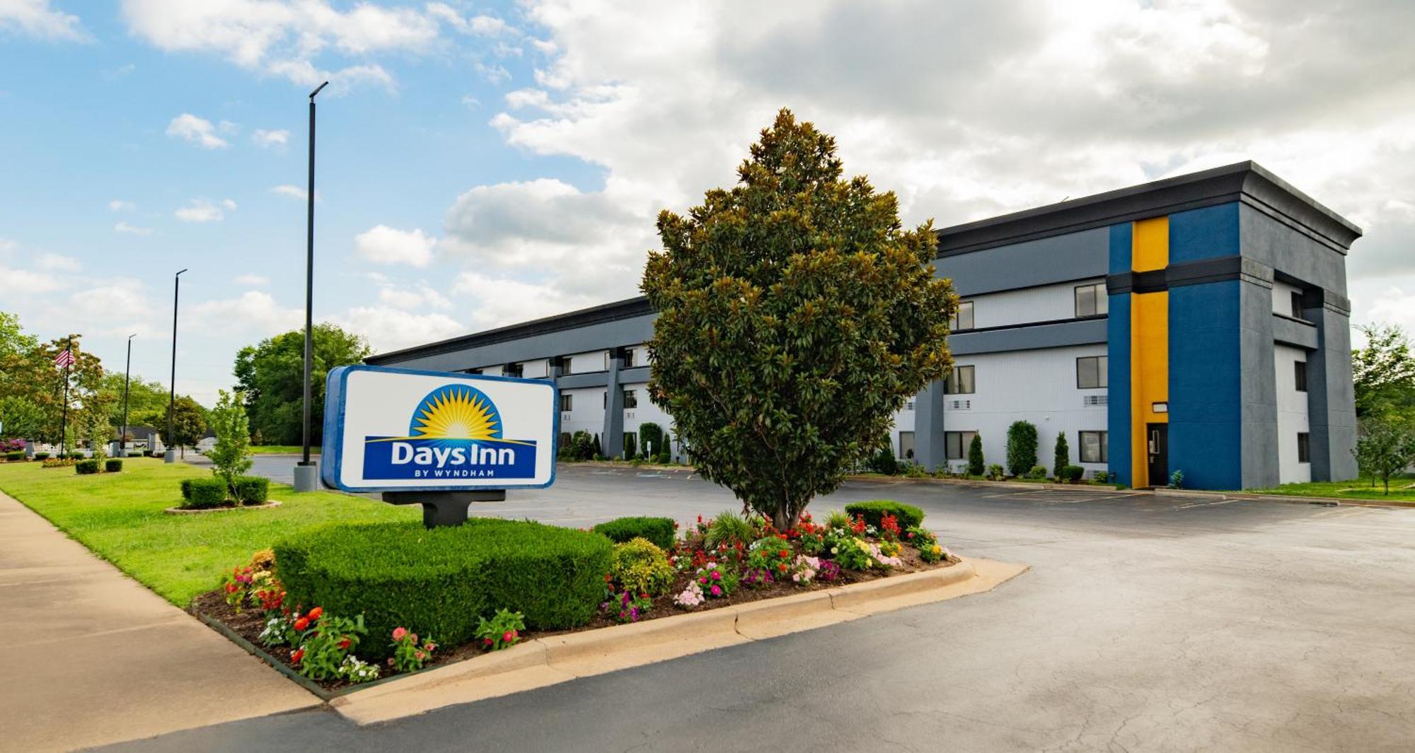 Days Inn By Wyndham Форт Смит Екстериор снимка