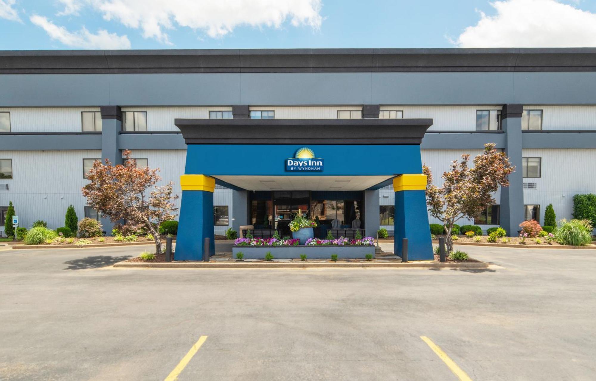 Days Inn By Wyndham Форт Смит Екстериор снимка