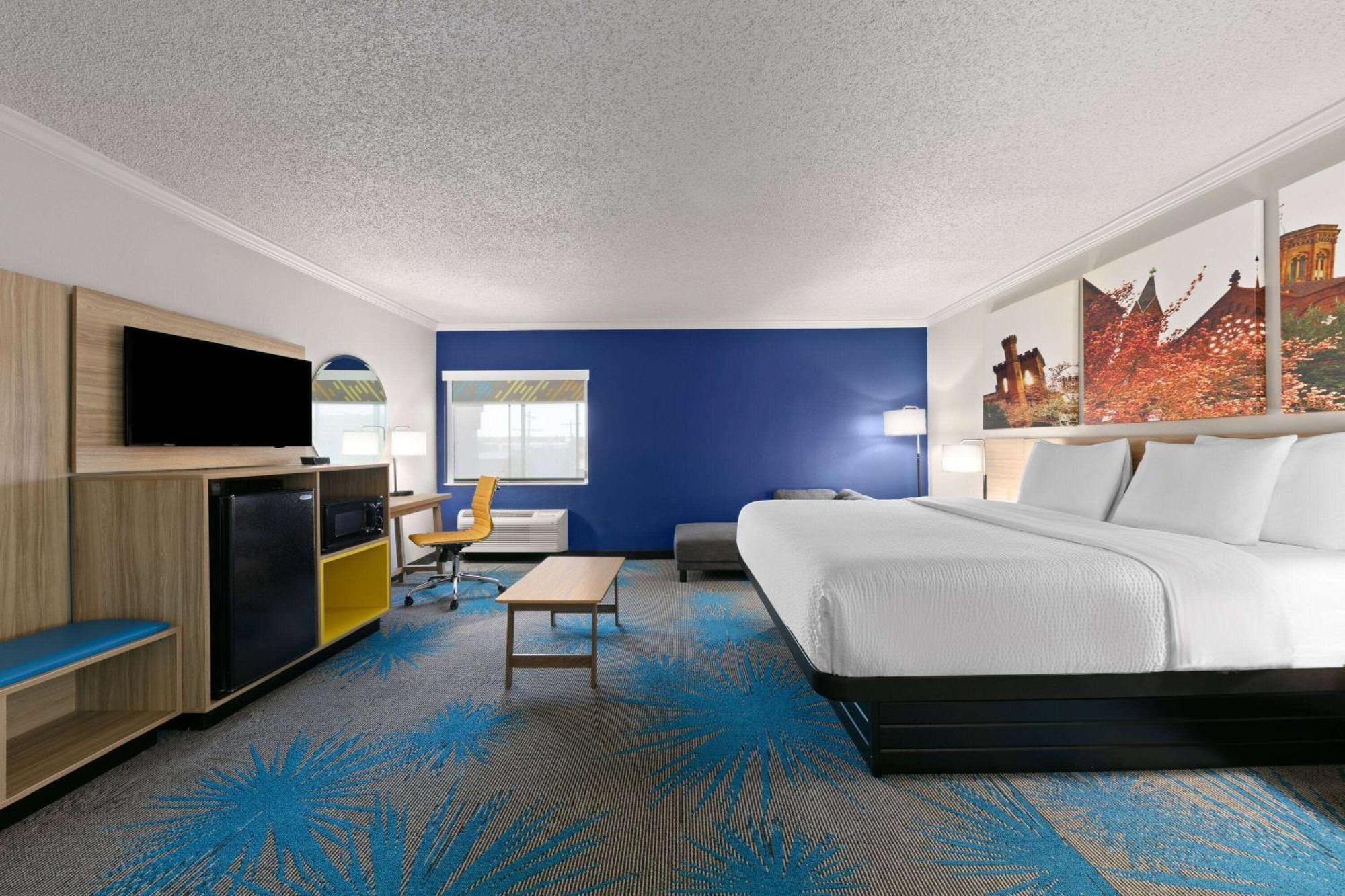 Days Inn By Wyndham Форт Смит Екстериор снимка